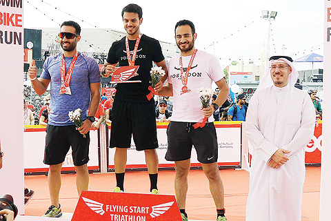 Mijbil Al-Ayoub honoring winners at the end of the Triathlon.