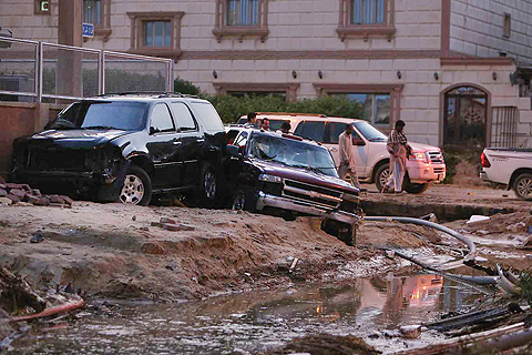 KUWAIT: Damaged cars are pictured following heavy rain in a flooded parking lot in Fahaheel, south of Kuwait City, on November 10, 2018. — Photo by Yasser Al-Zayyat