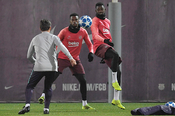 BARCELONA: Barcelona's Portuguese defender Nelson Semedo (C) and Barcelona's French forward Ousmane Dembele (R) attend a training session at the Joan Gamper Sports Center in Sant Joan Despi, near Barcelona, yesterday on the eve of the UEFA Champions League group B football match FC Barcelona against Tottenham Hotspur. - AFP