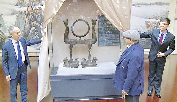 BEIJING: Kuwait’s First Deputy Prime Minister and Defense Minister Sheikh Nasser Sabah Al-Ahmad Al-Sabah gives a rare antique to the Poly Art Museum yesterday. — KUNA