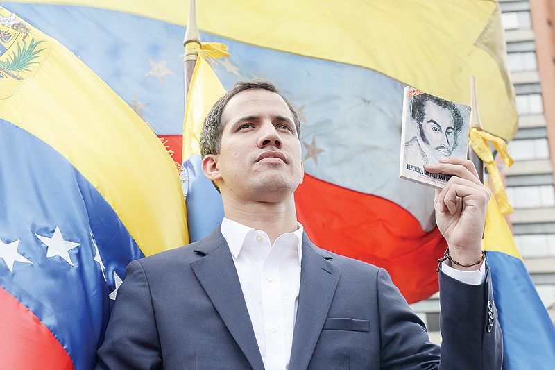 CARACAS: Venezuela’s National Assembly head Juan Guaido declares himself the country’s “acting president” during a mass opposition rally against leader Nicolas Maduro, on the anniversary of a 1958 uprising that overthrew military dictatorship. — AFP