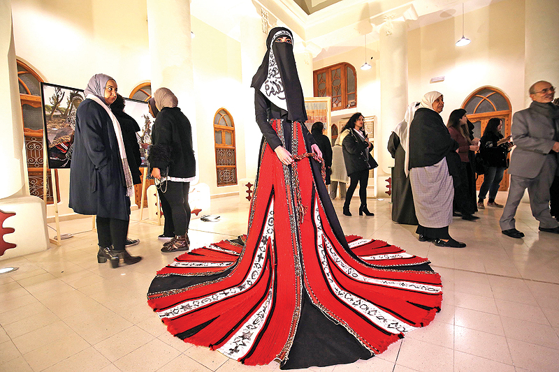 A model displays a dress by Kuwaiti designer Abdullah Al-Saleh named ‘Althafra’ inspired by Sadu (traditional Kuwaiti weaving) at a gallery in Kuwait City. ‘Althafra’ was a term used to describe the most skillful Bedouin female weaver. The piece was created using parts of pillows, constructed, designed and woven from camel hair in Algeria, and threaded with red and black wool, representing the traditional Kuwaiti Sadu. — Photos by Yasser Al-Zayyat