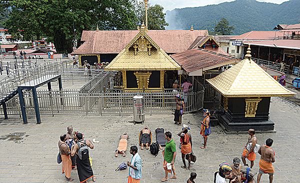 SABARIMALA: In this file photo taken on October 18, 2018 Indian Hindu devotees are pictured at the Lord Ayyappa temple at Sabarimala in the southern state of Kerala. —AFP