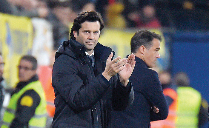 VILA-REAL: Real Madrid's Argentinian coach Santiago Solari appaluds during the Spanish League football match between Villarreal CF and Real Madrid CF at La Ceramica stadium in Vila-real on January 3, 2019. - AFP