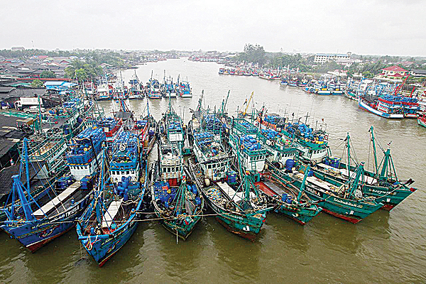 PATTANI: Fishing boats are seen docked at a port as tropical storm Pabuk approaches the southern province of Pattani, Thailand. —Reuters