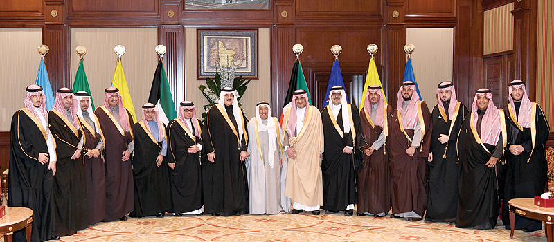 KUWAIT: His Highness the Amir Sheikh Sabah Al-Ahmad Al-Jaber Al-Sabah meets with the visiting Saudi Prince Mohammad bin Fahad bin Abdulaziz Al Saud, Prince Saud bin Fahad bin Abdulaziz Al Saud and their accompanying delegation. —Amiri Diwan photos