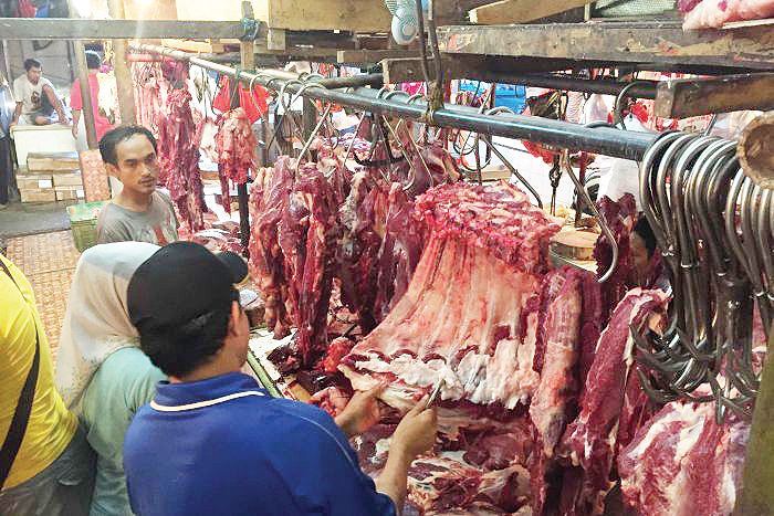 MUMBAI: India’s buffalo meat exports are set to plunge 15 percent to their lowest in six years, a leading industry body told Reuters, as world No 1 meat consumer China clamps down on food smuggling.