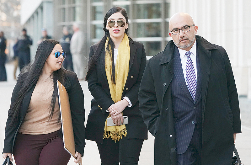 NEW YORK: Emma Coronel Aispuro (C), wife of Joaquin “El Chapo” Guzman, and attorney for Joaquin “El Chapo” Guzman, Eduardo Balarezo (R), depart the US Federal Courthouse February 4, 2019 in Brooklyn. — AFP