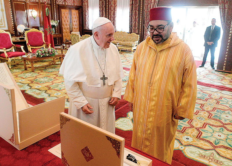 RABAT: Morocco's King Mohammed VI (right) and Pope Francis talk during their meeting at the Royal Palace in the capital yesterday. - AFP 