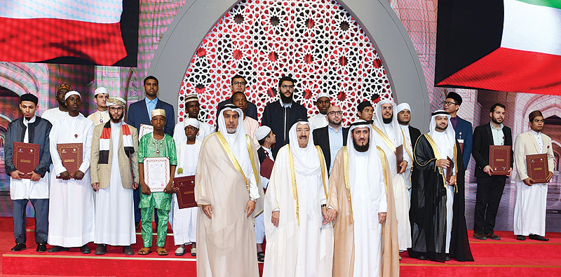 His Highness the Amir Sheikh Sabah Al-Ahmad Al-Jaber Al-Sabah poses in a group photo with the honored participants in Kuwait’s 10th International Award for Memorizing the Holy Quran.