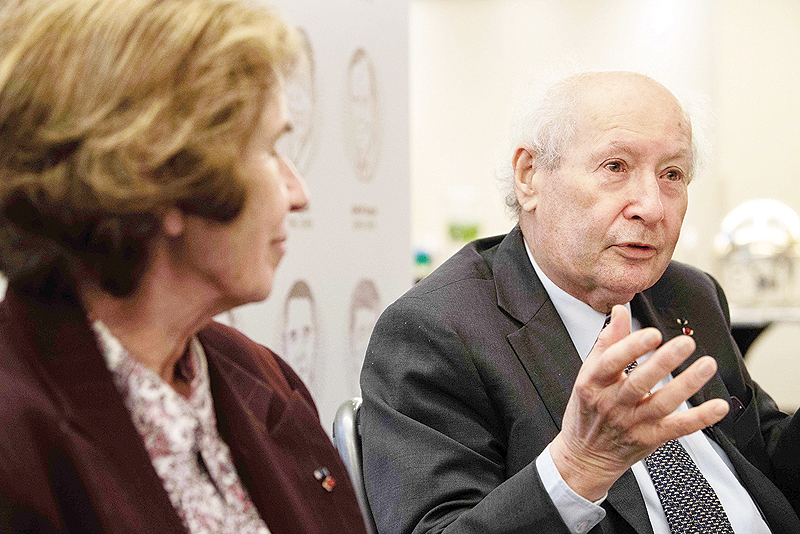 WASHINGTON: Former Nazi hunters Serge and Beate Klarsfeld speak during an interview with AFP in Washington, DC. Historian and former Nazi hunter Serge Klarsfeld deplored a resurgence of ‘anti-Jewish hatred’, two days after a deadly attack on a California synagogue. — AFP