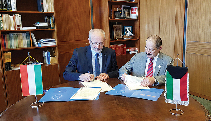 BUDAPEST: Kuwait and Hungary sign an agreement to boost cultural cooperation between Kuwait's National Library and the National Szechenyi Library of Budapest. - KUNA 