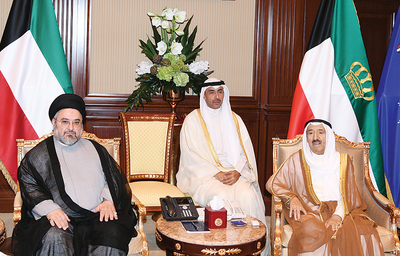 KUWAIT: His Highness the Amir Sheikh Sabah Al-Ahmad Al-Jaber Al-Sabah meets with Iraqi figure Dr Ibrahim Mohammad Bahr Al-Oloom. — Amiri Diwan and KUNA photos