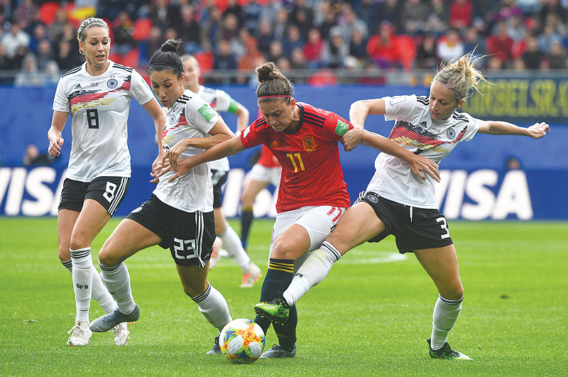 VALENCIENNES: Spain’s midfielder Alexia Putellas (2R) vies for the ball with Germany’s defender Kathrin Hendrich (R) and Germany’s defender Sara Doorsoun (2L) during the France 2019 Women’s World Cup Group B football match between Germany and Spain, at the Hainaut Stadium in Valenciennes, northern France. — AFP