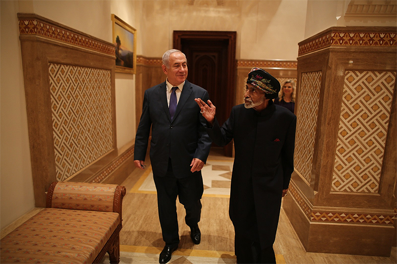 Prime Minister Benjamin Netanyahu (left) with Sultan Qaboos bin Said of Oman in the Gulf state on October 26, 2018 -  REUTERS
