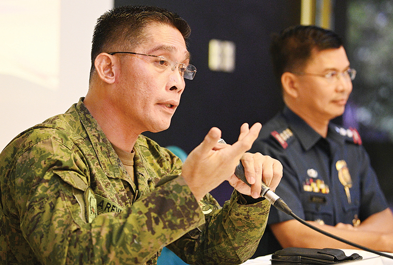 MANILA: Philippine Armed Forces spokesperson Brigadier General Edgard Arevalo, left, speaks beside Philippine National Police (PNP) spokesperson Bernard Banac during a joint press conference at the military headquarters in Manila. — AFP