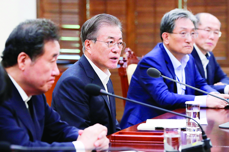 South Korean President Moon Jae-in (C) attends a meeting following a weekly meeting of the National Security Council's standing committee at the presidential Blue House in Seoul on August 22, 2019 - South Korea said on August 22 it will terminate its military intelligence-sharing pact with Japan amid intensifying trade and diplomatic disputes with Tokyo. (Photo by - / YONHAP / AFP) / - South Korea OUT / REPUBLIC OF KOREA OUT  NO ARCHIVES  RESTRICTED TO SUBSCRIPTION USE