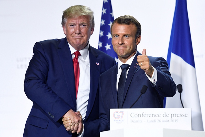 France's President Emmanuel Macron (L) and US President Donald Trump pose during a  joint press conference in Biarritz, south-west France on August 26, 2019, on the third day of the annual G7 Summit attended by the leaders of the world's seven richest democracies, Britain, Canada, France, Germany, Italy, Japan and the United States. (Photo by Bertrand GUAY / AFP)