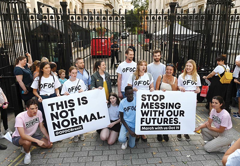 Members of the anti-Briexit Our Future, Our Choice (OFOC) a youth movement supporting a People's Vote on the Brexit deal, demonstrate outside the gates to Downing Street in central London on August 28, 2019. - British Prime Minister Boris Johnson announced Wednesday that the suspension of parliament would be extended until October 14 -- just two weeks before the UK is set to leave the EU -- enraging anti-Brexit MPs. MPs will return to London later than in recent years, giving pro-EU lawmakers less time than expected to thwart Johnson's Brexit plans before Britain is due to leave the European Union on October 31. (Photo by DANIEL LEAL-OLIVAS / AFP)