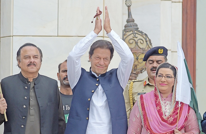 Pakistan's Prime Minister Imran Khan (C) gestures as he arrives to address the nation outside the Prime Minister's Office in Islamabad on August 30, 2019. - Thousands rallied across Pakistan August 30 in mass demonstrations protesting Delhi's actions in Indian-administered Kashmir in the most ambitious public protests targeting India in years. (Photo by AAMIR QURESHI / AFP)