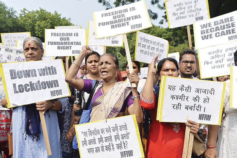 NEW DELHI: Members and supporters of the National Federation of Indian Women hold placards as they take part in a demonstration against the Indian government’s move to revoke the special autonomy of the region guaranteed under Article 370 and 35A in New Delhi. — AFP