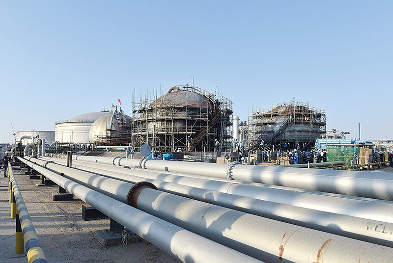 Damaged installations in Saudi Arabia's Abqaiq oil processing plant are pictured on September 20, 2019. - Saudi Arabia said on September 17 its oil output will return to normal by the end of September, seeking to soothe rattled energy markets after attacks on two instillations that slashed its production by half. The strikes on Abqaiq ñ- the world's largest oil processing facility ñ- and the Khurais oil field in eastern Saudi Arabia roiled energy markets and revived fears of a conflict in the tinderbox Gulf region. (Photo by Fayez Nureldine / AFP)