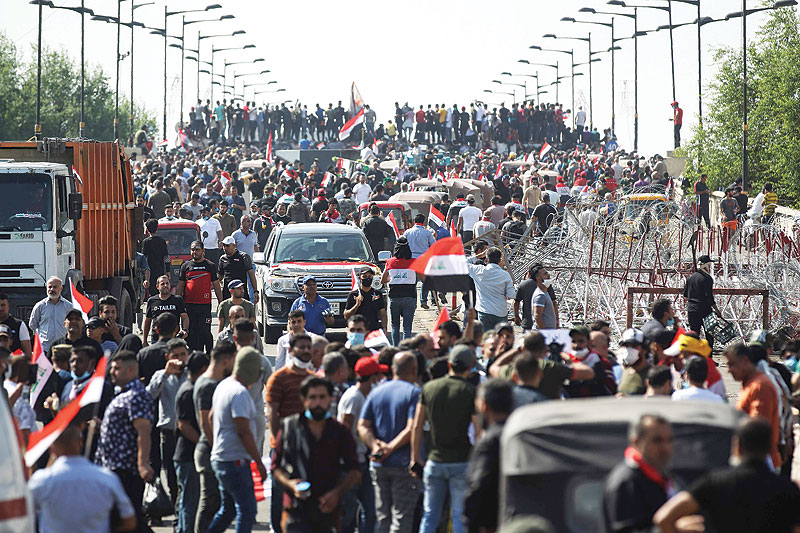 BAGHDAD: Iraqi protesters gather on the capital Al-Jumhuriyah Bridge yesterday during an anti-government protest. — AFP