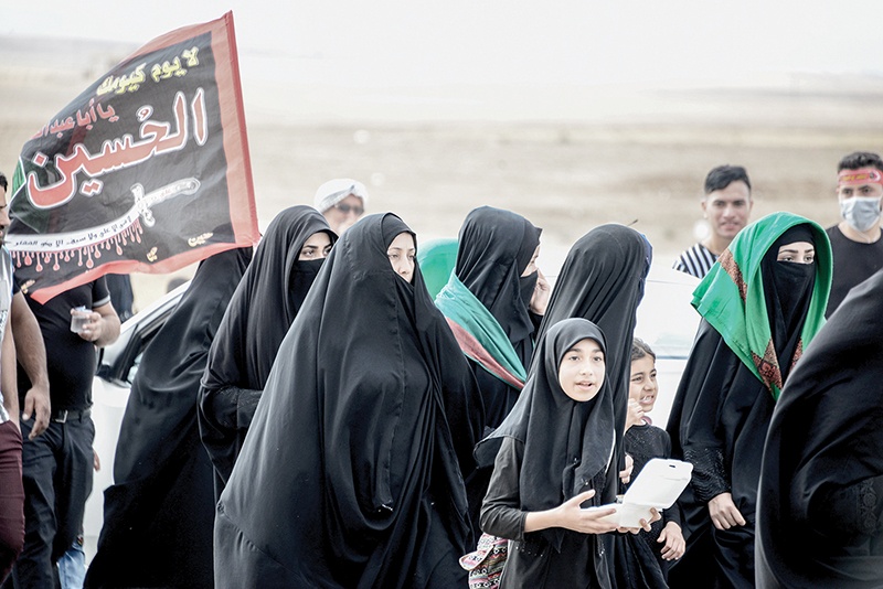 EDITORS NOTE: Graphic content / Shiite Muslim pilgrims march towards the shrine of Imam Zein al-Abdedin in Bartalla in the northern Iraqi Nineveh province on October 19, 2019 to mark the peak of the Arbaeen religious festival which ends a period of mourning for Imam Hussein, a founding figure in Shiite Islam. - The annual Arbaaen pilgrimage sees millions of worshippers, mostly Iraqis and Iranians, converge by foot on Karbala where Imam Hussein, the grandson of Prophet Mohammed was killed in the seventh century. (Photo by Zaid AL-OBEIDI / AFP)
