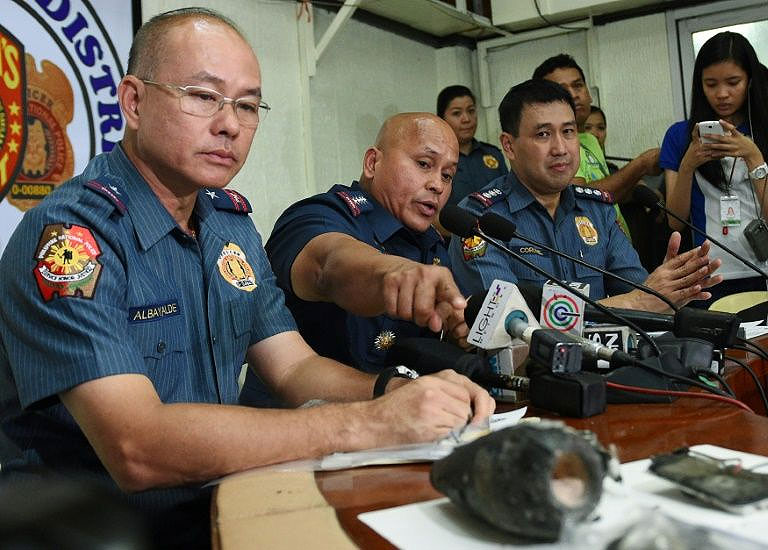 Former Philippine police chief Oscar Albayalde (L) could face charges of graft and violating the nation's anti-drug laws  (AFP)