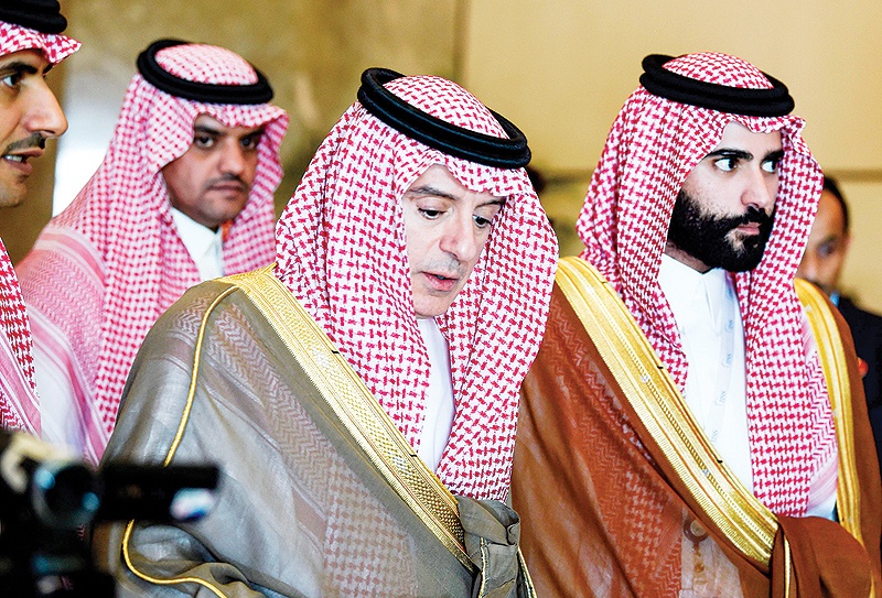 MANAMA: Adel Al-Jubeir (center), Saudi Minister of State for Foreign Affairs, attends the 15th Manama Dialogue, a regional security summit organized by the International Institute for Strategic Studies (IISS), in the Bahraini capital Manama yesterday. _ AFP 