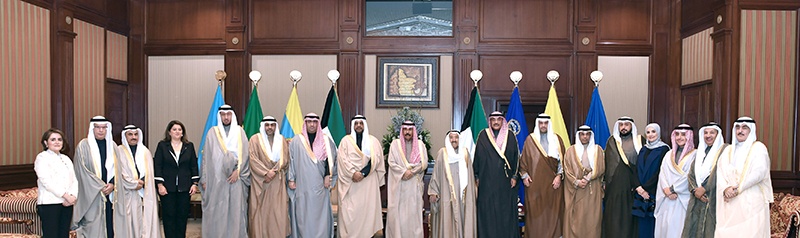 KUWAIT: HH the Amir Sheikh Sabah Al-Ahmad Al-Jaber Al-Sabah and HH the Crown Prince Sheikh Nawaf Al-Ahmad Al-Jaber Al-Sabah pose for a group photo with HH the Prime Minister Sheikh Sabah Al-Khaled Al-Hamad Al-Sabah and his new Cabinet ministers after they were sworn in at Bayan Palace yesterday. - KUNA n
