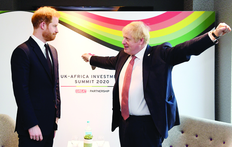 TOPSHOT - Britain's Prince Harry, Duke of Sussex (L) talks with Britain's Prime Minister Boris Johnson during a bilteral meeting at the UK-Africa Investment Summit in London on January 20, 2020. (Photo by Stefan Rousseau / POOL / AFP)