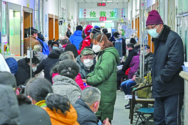People wearing facemasks to help stop the spread of a deadly virus which began in the city, wait for medical attention at Wuhan Red Cross Hospital in Wuhan on January 25, 2020. - The Chinese army deployed medical specialists on January 25 to the epicentre of a spiralling viral outbreak that has killed 41 people and spread around the world, as millions spent their normally festive Lunar New Year holiday under lockdown. (Photo by Hector RETAMAL / AFP)
