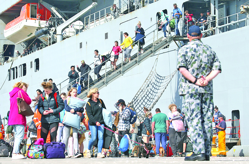 Evacuees from Mallacoota arrive on the navy ship HMAS Choules at the port of Hastings, Victoria, Australia, January 4, 2020. AAP Image/News Corp Pool, Ian Currie/via REUTERS  ATTENTION EDITORS - THIS IMAGE WAS PROVIDED BY A THIRD PARTY. NO RESALES. NO ARCHIVE. AUSTRALIA OUT. NEW ZEALAND OUT.