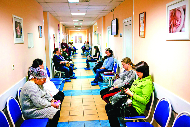 Pregnant women sit in a hallway at a perinatal centre in the town of Balashikha on December 13, 2019. - For three years, Valeriya Pashko has been trying to get pregnant. Now her last hope is IVF, provided free by Russia's health service as authorities try to avert a new drop in the birthrate. (Photo by Dimitar DILKOFF / AFP)