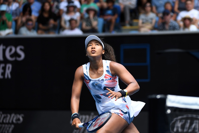 Japan's Naomi Osaka hits a return against China's Zheng Saisai during their women's singles match on day three of the Australian Open tennis tournament in Melbourne on January 22, 2020. (Photo by John DONEGAN / AFP) / IMAGE RESTRICTED TO EDITORIAL USE - STRICTLY NO COMMERCIAL USE