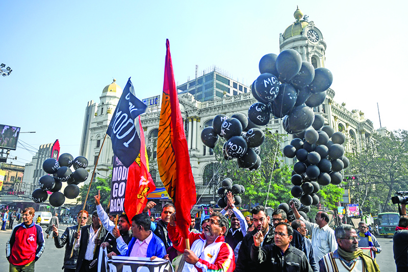 Demonstrators hold black balloons and flags to protest against Indian Prime Minister Narendra Modi, during a demonstration in Kolkata on January 12, 2020. - Indian police baton-charged protesters on January 12 to stop them reaching Prime Minister Narendra Modi's cavalcade as nationwide protests against a bitterly disputed citizenship law entered a second month. (Photo by Dibyangshu SARKAR / AFP)