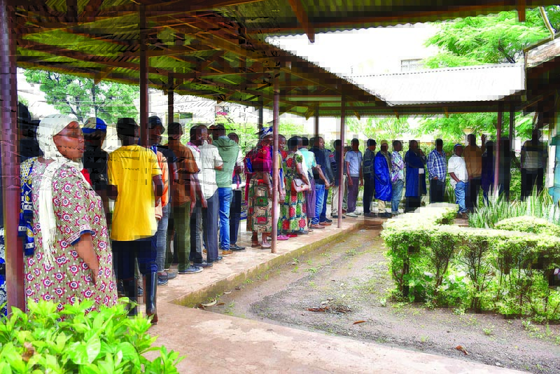 Moshi residents in Kilimanjaro region, northern Tanzania, queue outside Mawenzi hospital on February 2, 2020 to identify their relatives after 20 people died and 16 injured in stampede yesterday evening at Majengo open ground during the church service who rushed to get blessed oil. (Photo by FILBERT RWEYEMAMU / AFP)