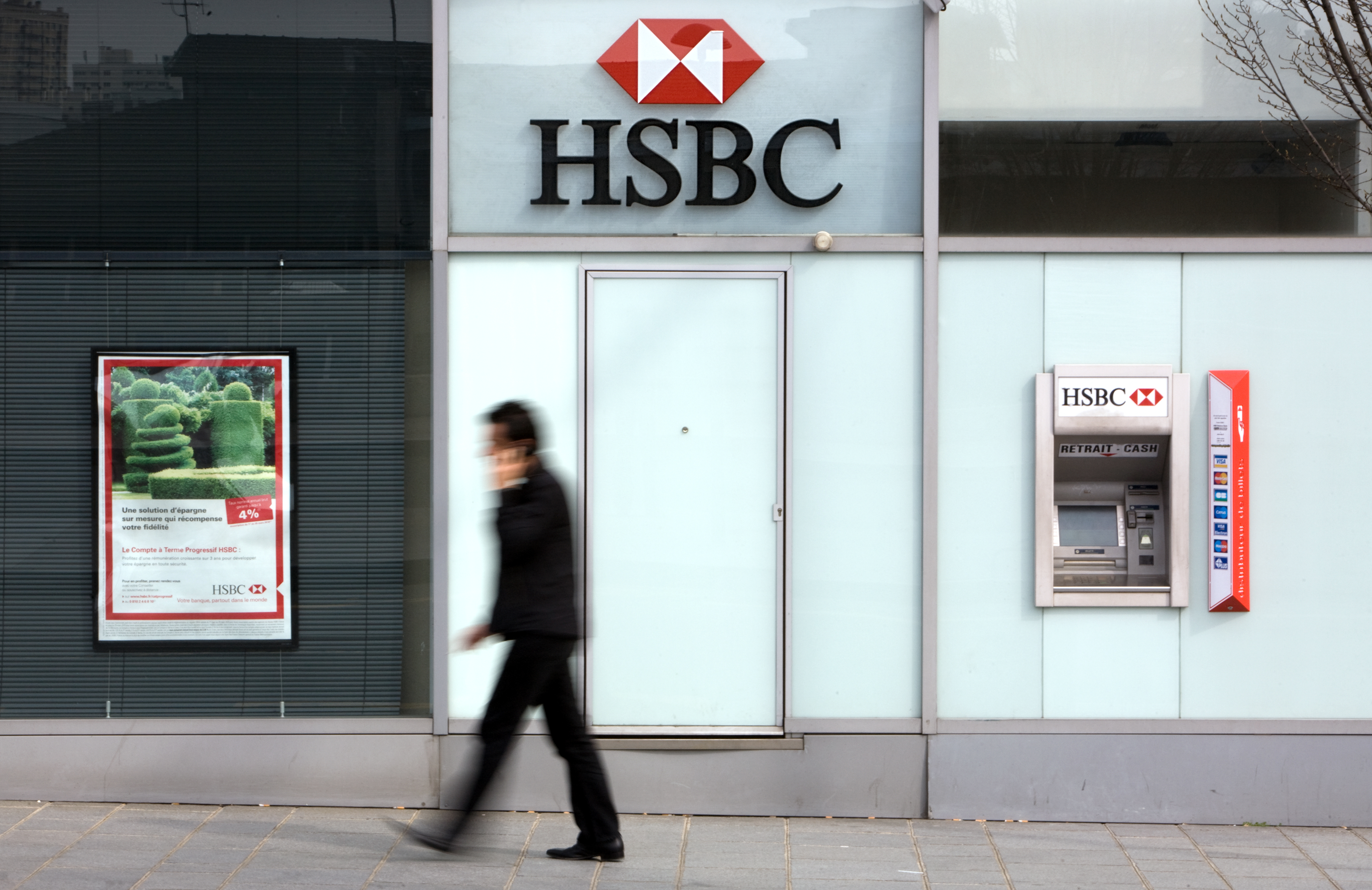 (FILES) In this file photograph taken on March 24, 2010, a pedestrian walks past a branch of international banking firm HSBC in Paris. - HSBC announced a radical overhaul on February 18, 2020, including plans to slash 35,000 jobs and slim operations in the United States and Europe, after profits slid by a third last year. The Asia-focused lender has been trying to lower costs as it faces a multitude of uncertainties caused by the grinding US-China trade war, Britain's departure from the European Union and now the deadly new coronavirus in China. (Photo by Loic VENANCE / AFP)