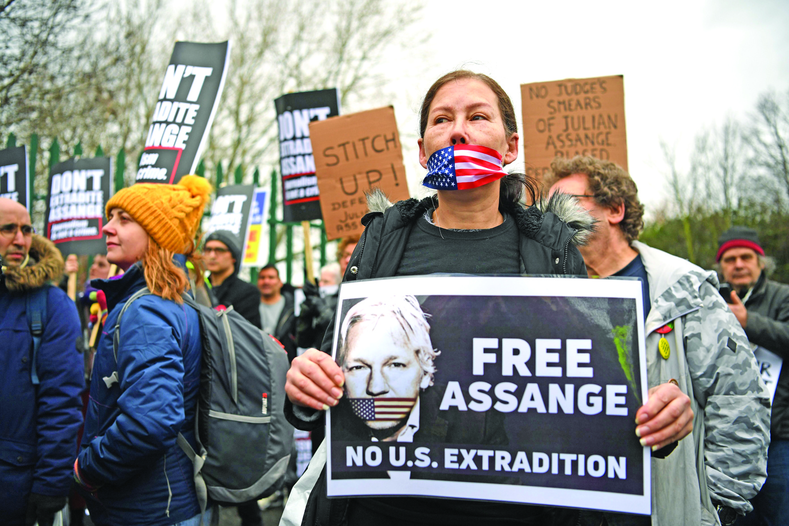 Supporters of WikiLeaks founder Julian Assange,hold placards calling for his freedom outside Woolwich Crown Court in southeast London on February 24, 2020, on the day of the opening of the full hearing into a US request for Assange's extradition. - A British court on February 24 starts hearing Washington's extradition request for WikiLeaks founder Julian Assange in a test case of media freedoms in the digital age and the global limits of US justice. (Photo by DANIEL LEAL-OLIVAS / AFP)