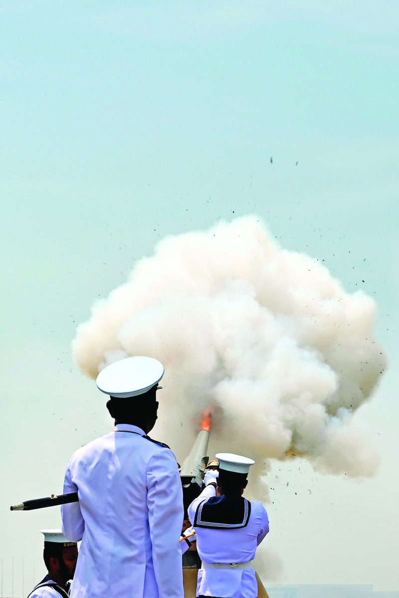 Sri Lankan Navy personnel fire a 21-gun salute to mark the island nation's 72nd Independence Day at the Galle Face promenade in Colombo on February 4, 2020. - Sri Lanka cemmemorates its independence from British rule on February 4, 1948. (Photo by LAKRUWAN WANNIARACHCHI / AFP)