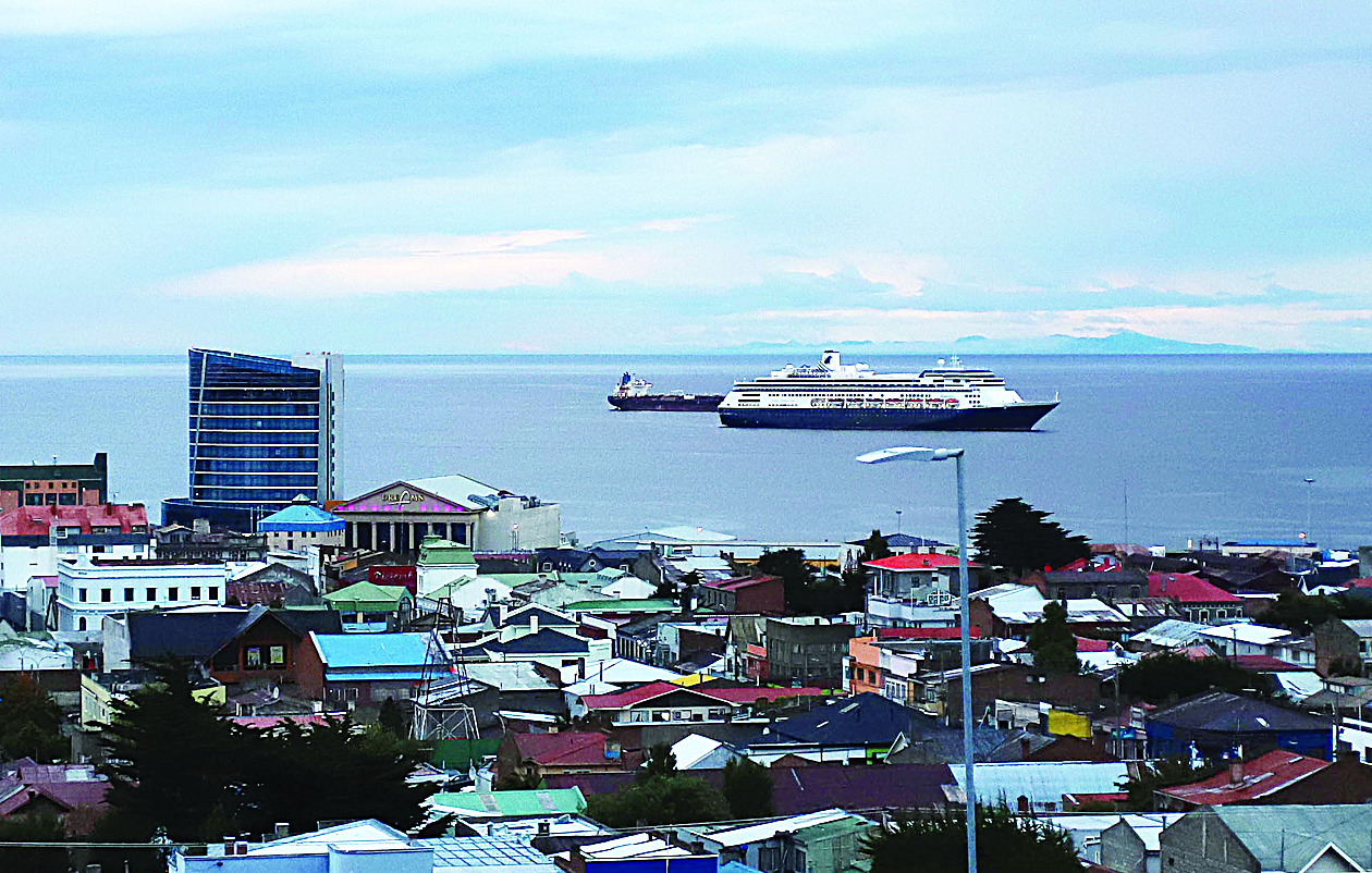 The Zaandam ship cruise, sailing under the Dutch flag and operated by the Holland America (Carnival) group, with 1,800 people on board, is seen in Punta Arenas, in southern Chile, on March 16, 2020. - The cruise ship -- with 42 passengers complaining of flu-like symptoms -- is still looking on March 24 for a place for its sick passengers to disembark before continuing on to its final destination in Fort Lauderdale, Florida, via the Panama Canal. (Photo by Claudio MONGE / AFP)