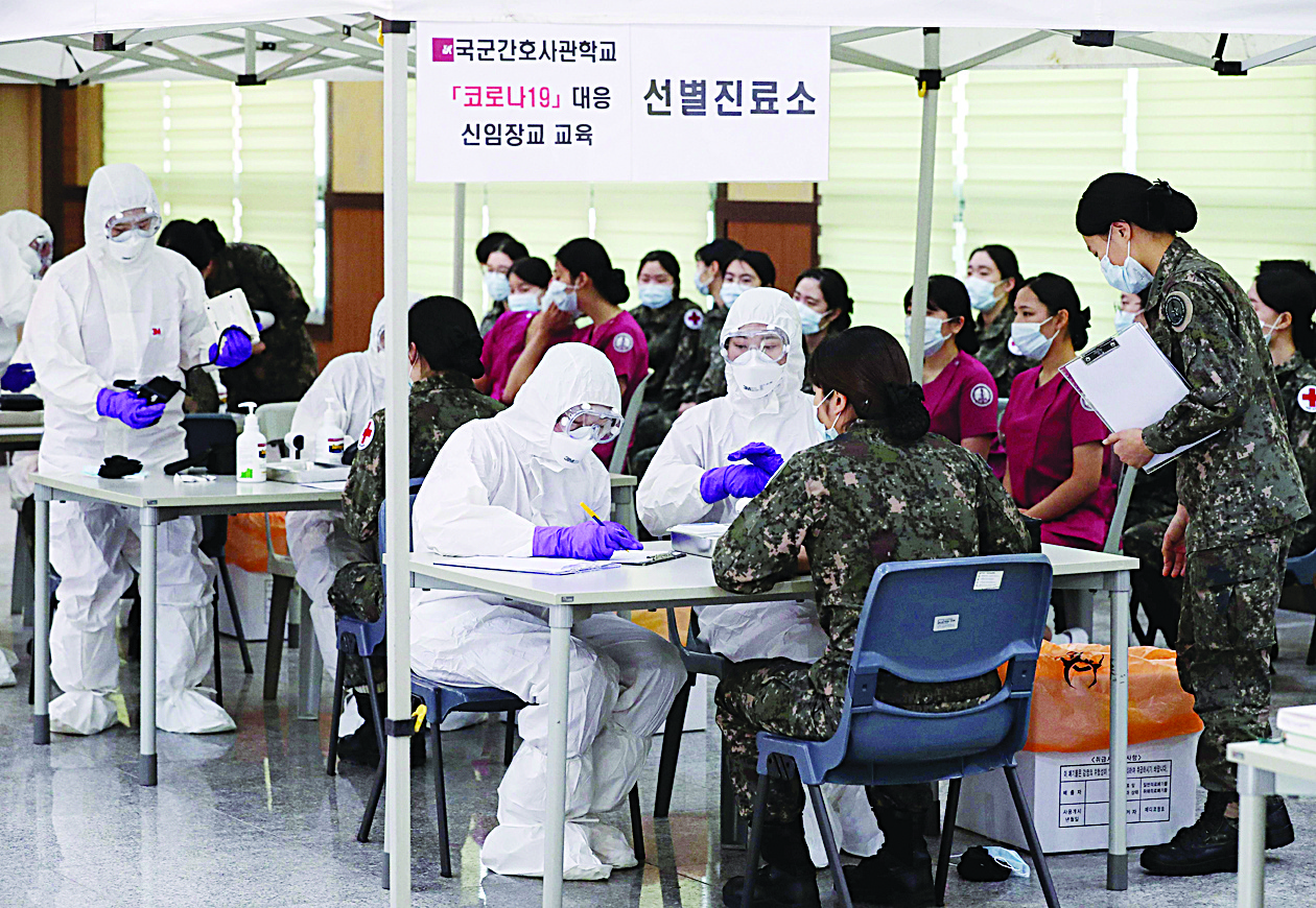 New nurse officers are trained on the COVID-19 coronavirus before heading to Daegu to help medical staff, at the Korea Armed Forces Nursing Academy in Daejeon on March 2, 2020. - South Korea confirmed 599 new coronavirus cases on March 2, taking the total to 4,335, health authorities said, while the death toll rose by eight to 26. (Photo by - / YONHAP / AFP) / - South Korea OUT / REPUBLIC OF KOREA OUT  NO ARCHIVES  RESTRICTED TO SUBSCRIPTION USE