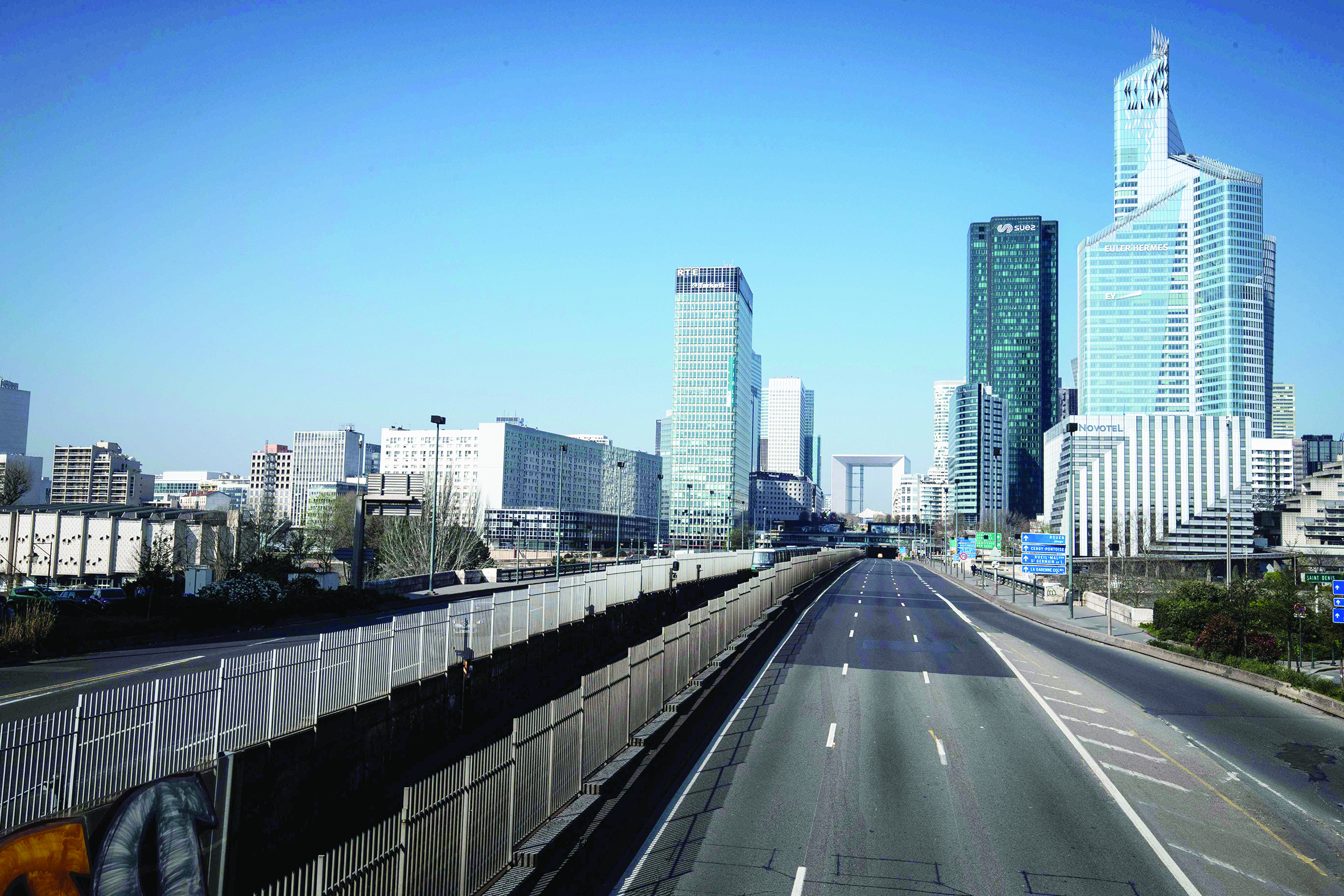A picture taken on March 19, 2020 shows the empty motorway leading to the business district of La Defense, as a strict lockdown is in effect in France to stop the spread of COVID-19, caused by the novel coronavirus. (Photo by JOEL SAGET / AFP)