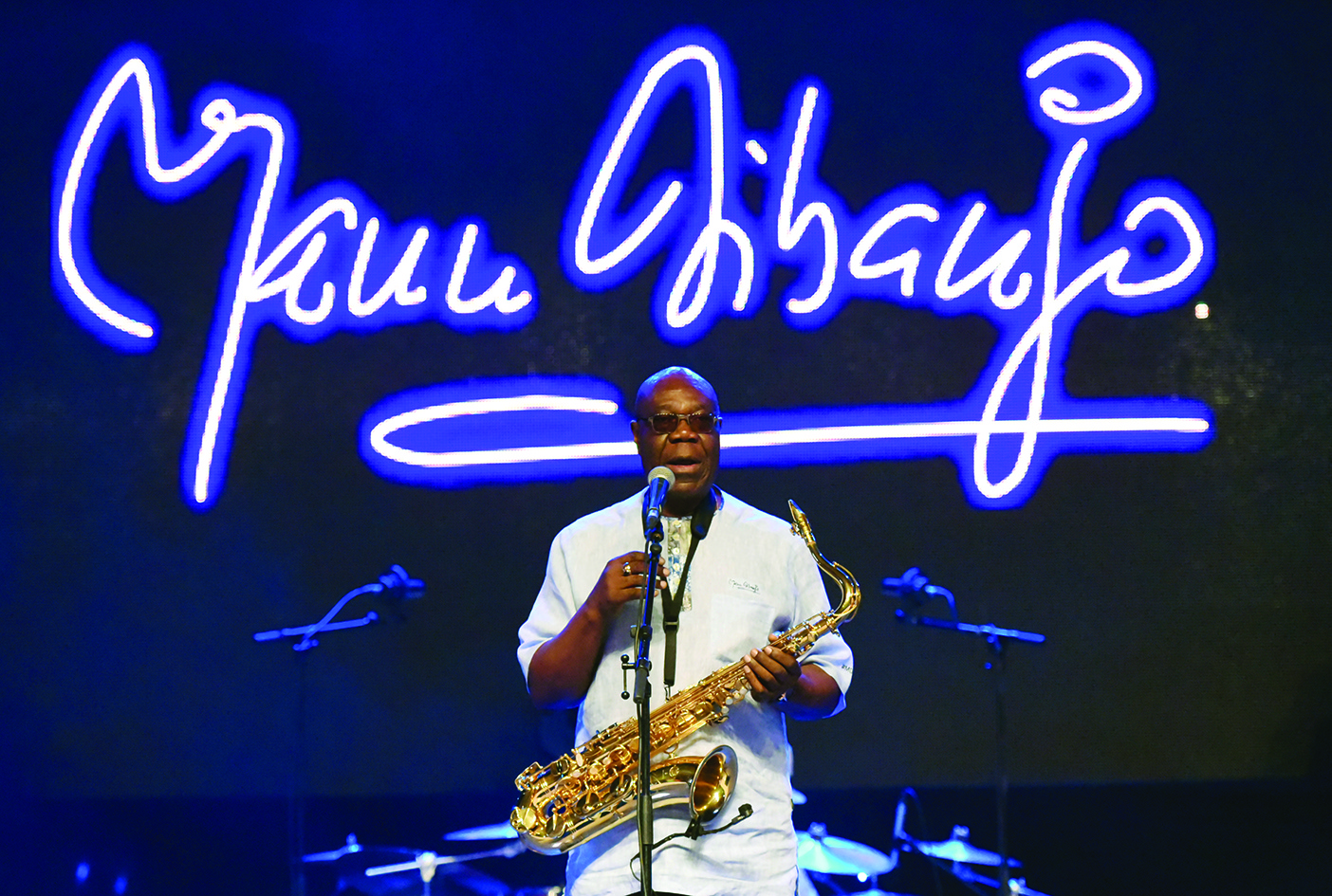 (FILES) In this file photo taken on June 30, 2018 Cameroon jazz saxophonist Manu Dibango performs during a concert at the Ivory Hotel in Abidjan. - Veteran Cameroon jazz star Dibango dies after contracting coronavirus, said his entourage en March 24, 2020. (Photo by Sia KAMBOU / AFP)
