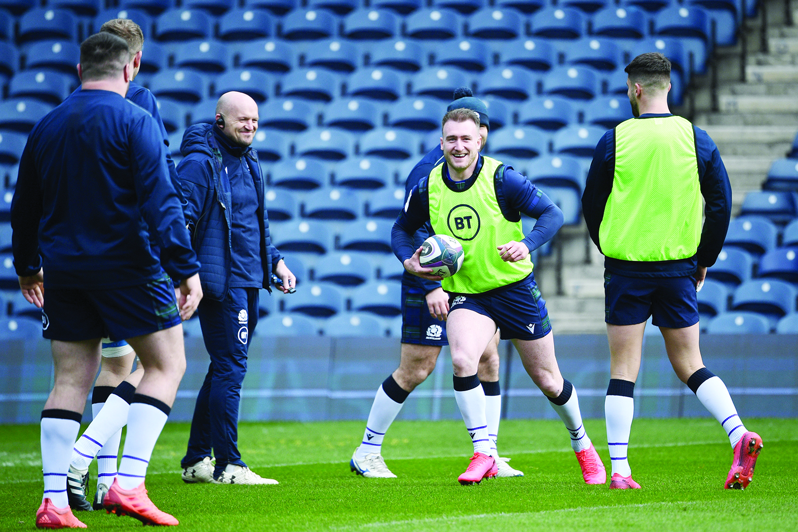 Scotland head coach Gregor Townsend (2L) and players participate in the Captain's Run training session at Murrayfield Stadium in Edinburgh on March 07, 2020, the eve of the Six Nations rugby union match between Scotland and France. (Photo by Anne-Christine POUJOULAT / AFP)