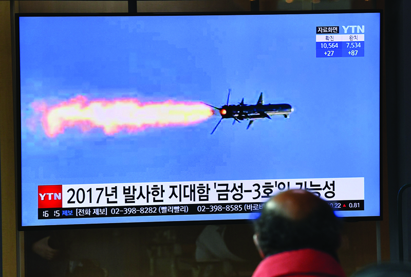 A man watches a television news broadcast showing file footage of a North Korean missile test, at a railway station in Seoul on April 14, 2020. - North Korea fired several suspected cruise missiles on April 14 towards the sea, according to the South's military, with analysts saying Pyongyang was demonstrating the breadth of its arsenal. (Photo by Jung Yeon-je / AFP)