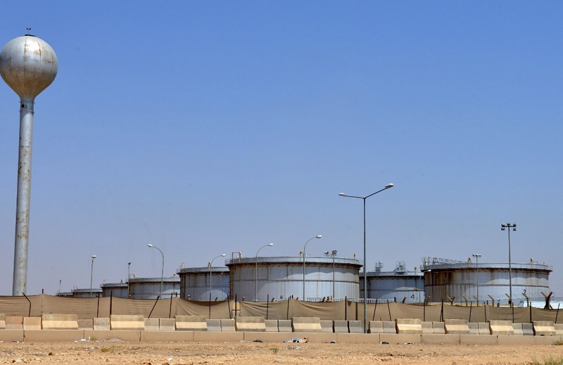 A picture taken on September 15, 2019 shows an Aramco oil facility at the edge of the  Saudi capital Riyadh. - Saudi Arabia raced today to restart operations at oil plants hit by drone attacks which slashed its production by half, as Iran dismissed US claims it was behind the assault.nThe Tehran-backed Huthi rebels in neighbouring Yemen, where a Saudi-led coalition is bogged down in a five-year war, have claimed thi weekend's strikes on two plants owned by state giant Aramco in eastern Saudi Arabia. (Photo by FAYEZ NURELDINE / AFP)