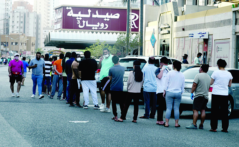 KUWAIT: People line up to use an ATM in Salmiya block 10 on May 29, 2020. —Photo by Fuad Al-Shaikh