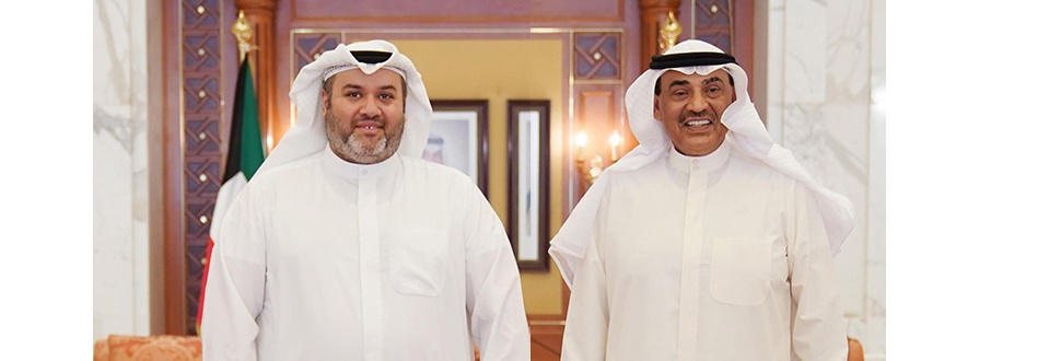 KUWAIT: Kuwait Times Editor-in-Chief Abd Al-Rahman Al-Alyan (left) meets HH the Prime Minister Sheikh Sabah Al-Khaled Al-Sabah at Seif Palace yesterday. — KUNA